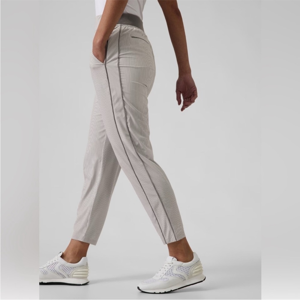 Athleta Textured Brooklyn Pants - White with Gray Pinstripes - sz 4
